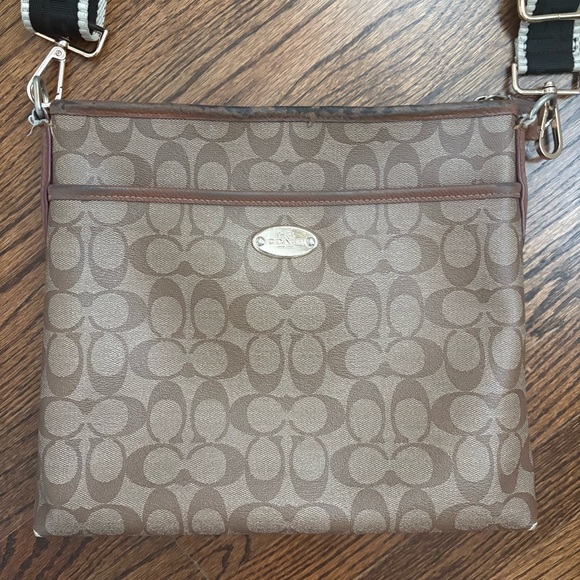 Coach Signature File Bag Crossbody bag - Picture 3 of 7